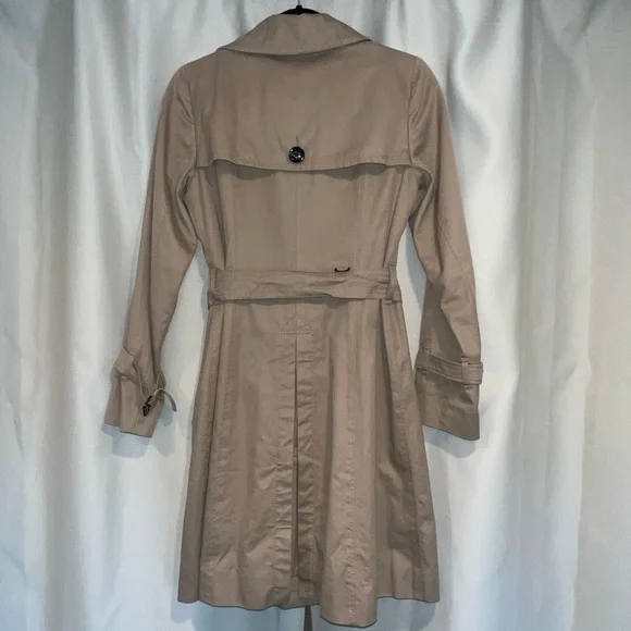 Burberry Classic Tan Trench Coat - Picture 2 of 11